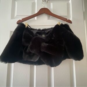 Rachel Zoe Elegant Black Faux Fur Cape